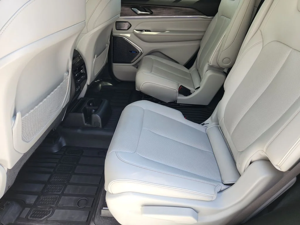 Used 2022 Silver Zynith Jeep Overland image 33
