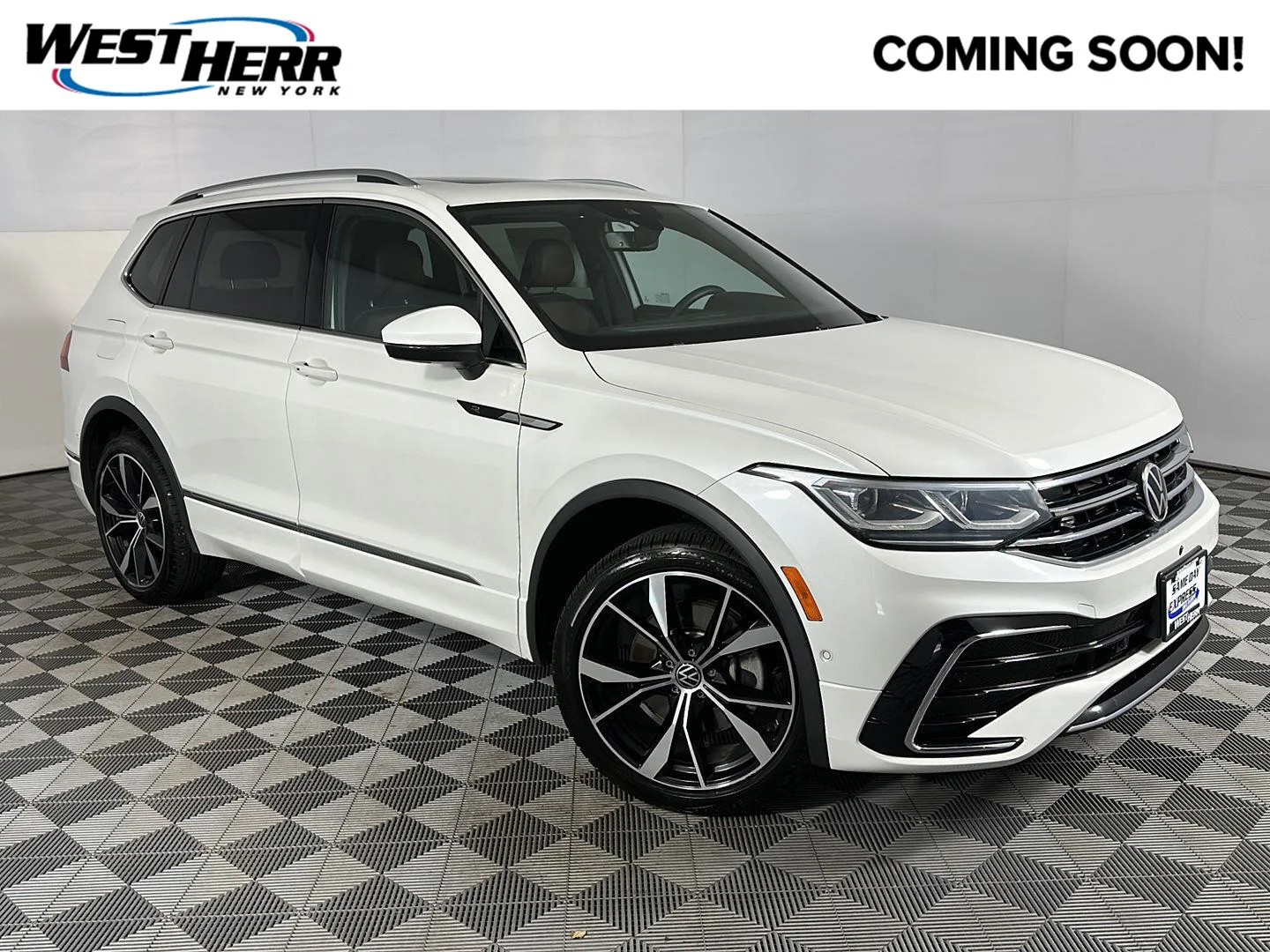Used 2022 Oryx White Pearl Volkswagen SEL R-Line image 1