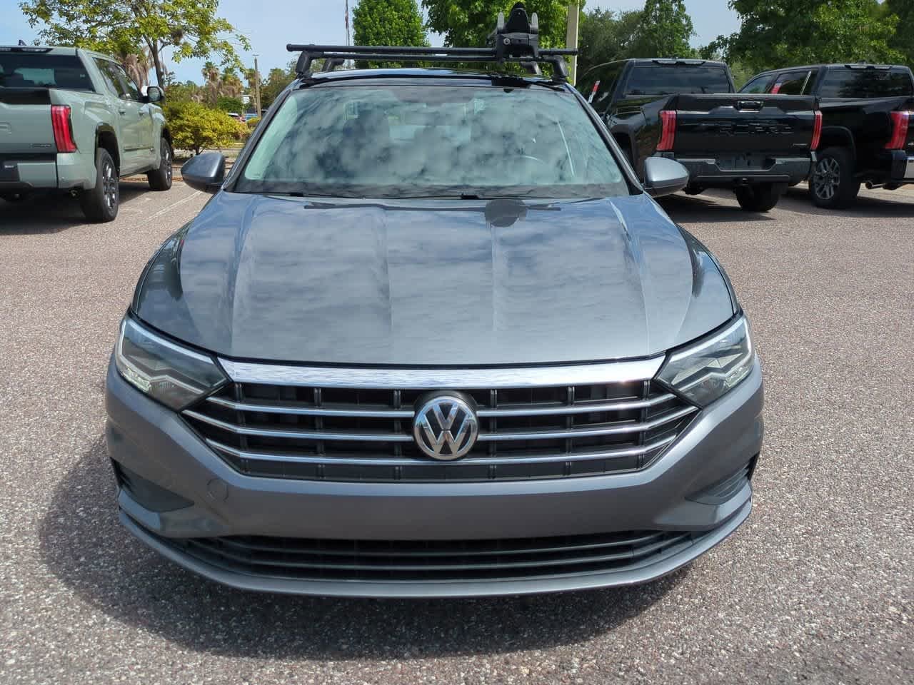 Used 2019 Platinum Gray Metallic Volkswagen SE image 9