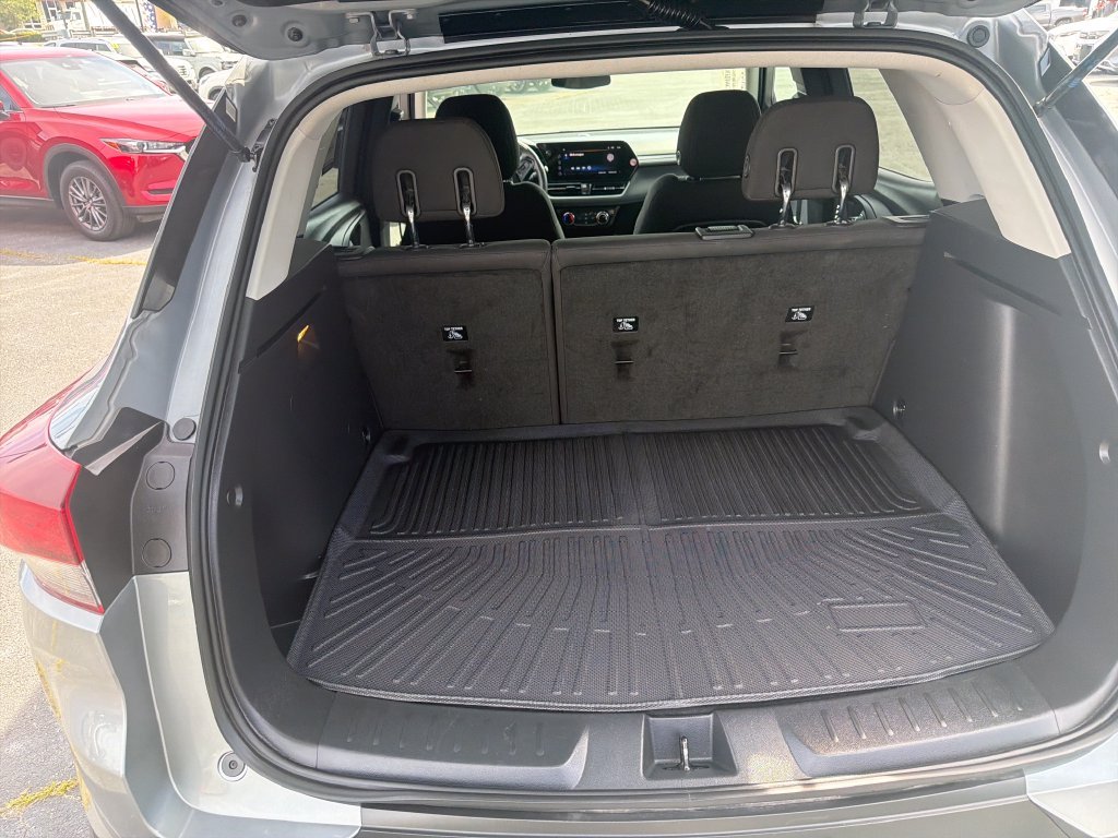 Used 2025 Gray Chevrolet LT image 9