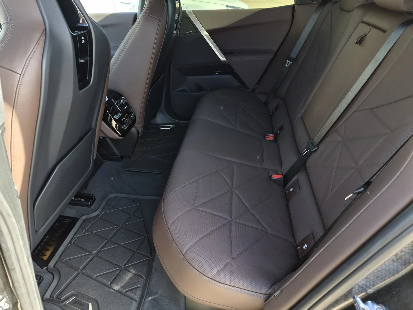 Used 2026 Dark Graphite Metallic BMW xDrive45 image 30