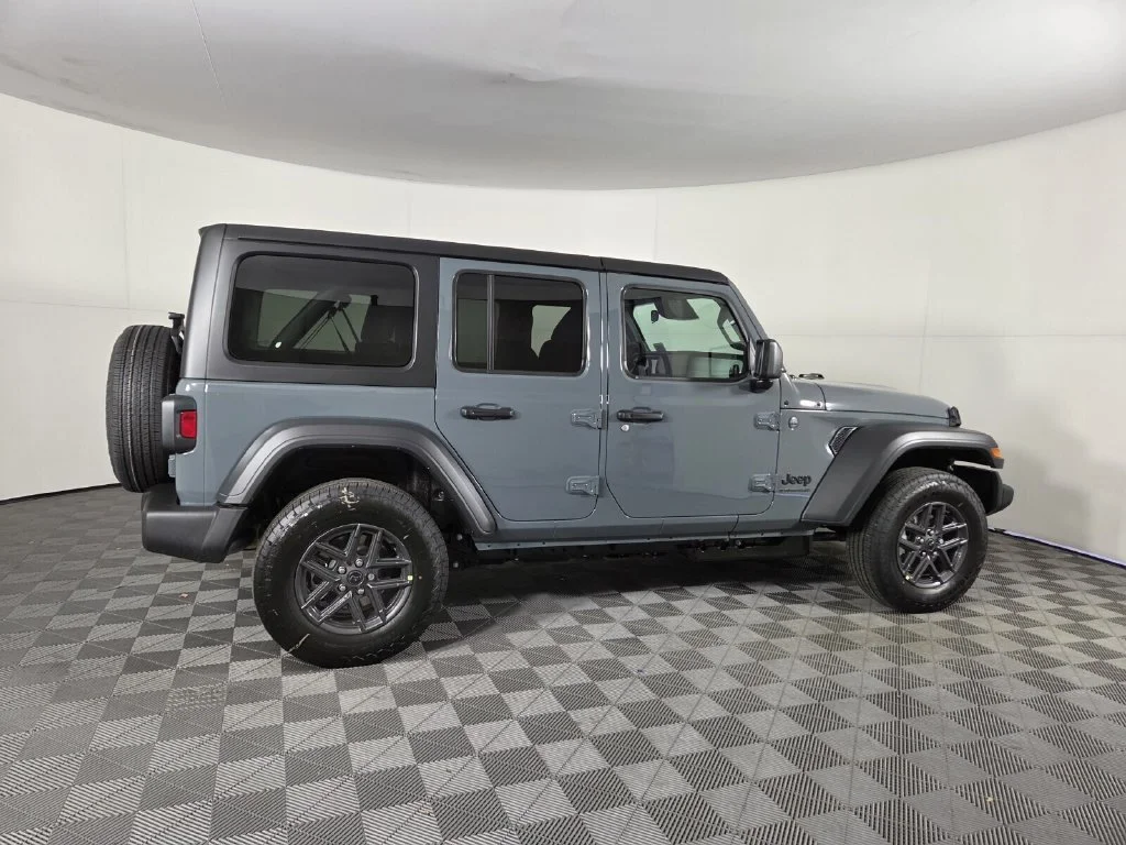 New 2026 Anvil Clear-Coat Exterior Paint Jeep Sport S image 4
