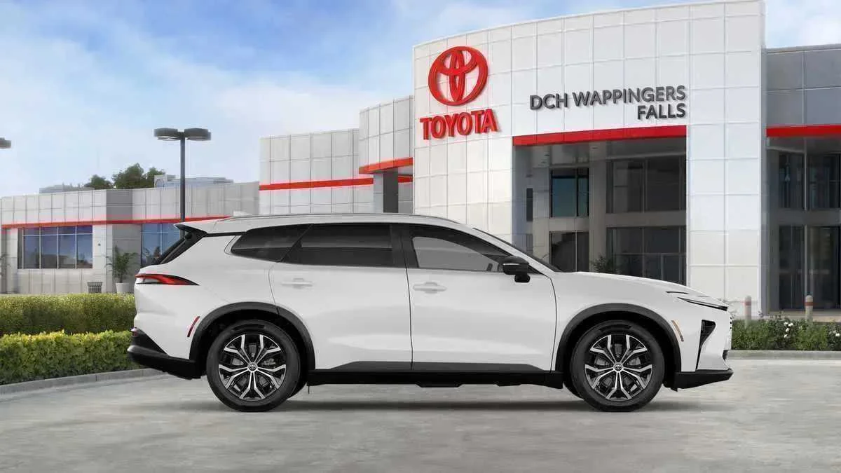 New 2026 Oxygen White <sup>1</sup> Toyota  XLE image 22