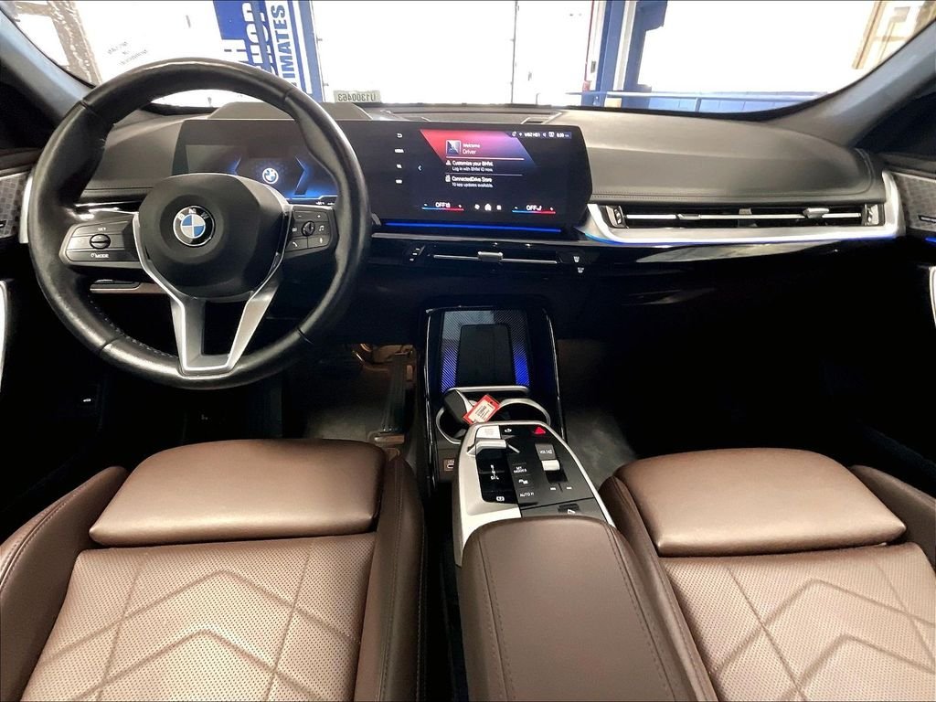 Used 2025 White BMW xDrive28i image 21