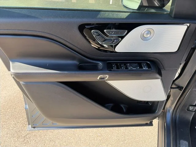 Used 2023 Metallic Lincoln Reserve image 19