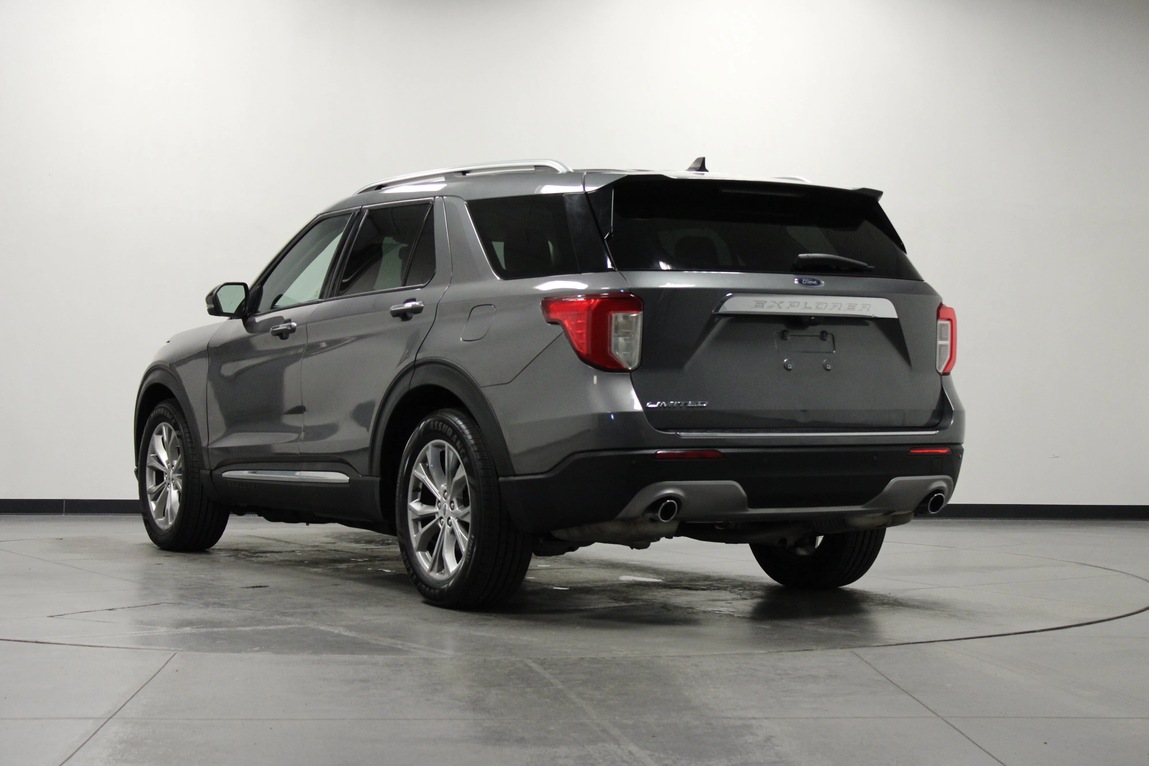Used 2023 Gray Metallic Ford Limited image 6