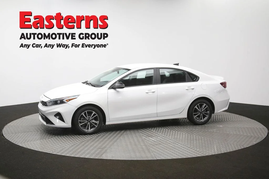 Used 2022 White Kia LXS image 57