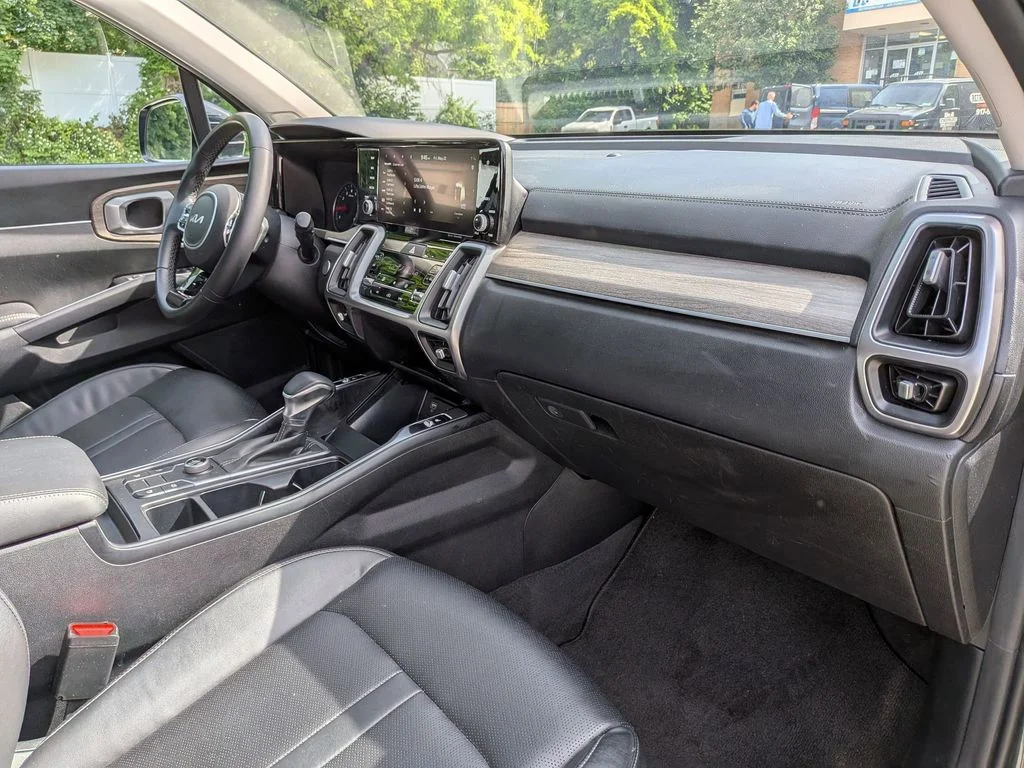 Used 2022 Green Kia S image 28