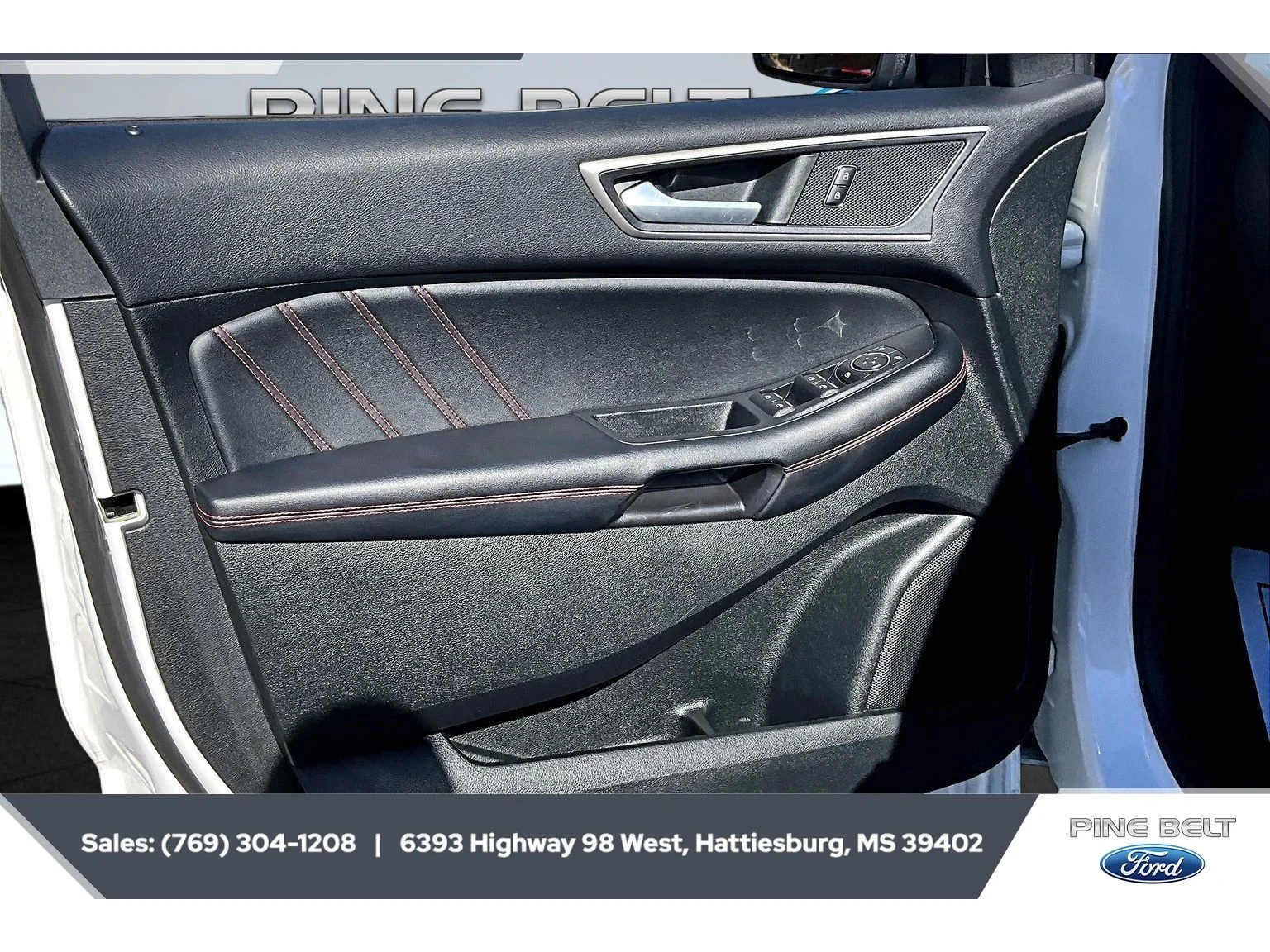 Used 2022 Star White Metallic Tri-Coat Ford ST-Line image 17