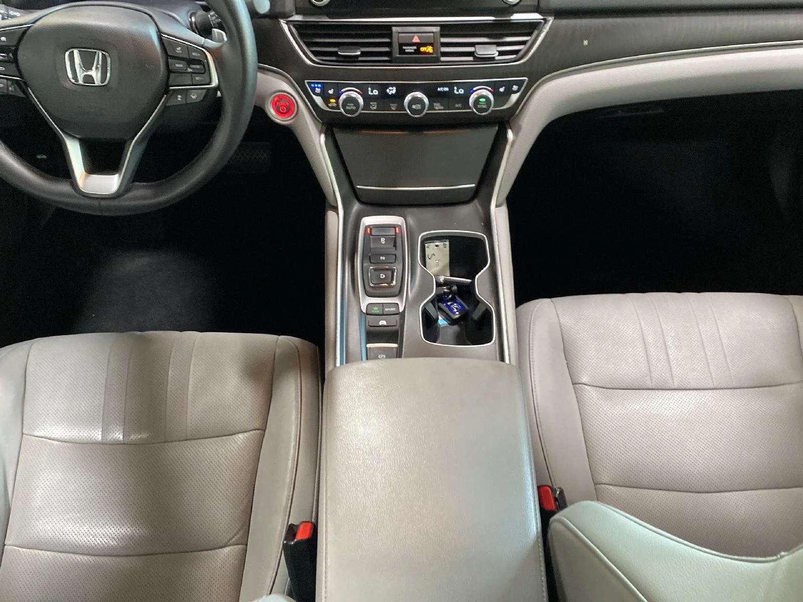 Used 2018 Modern Steel Metallic Honda Touring image 22