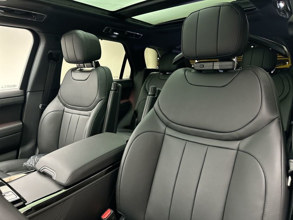 New 2026 Santorini Black Land Rover Dynamic SE image 10