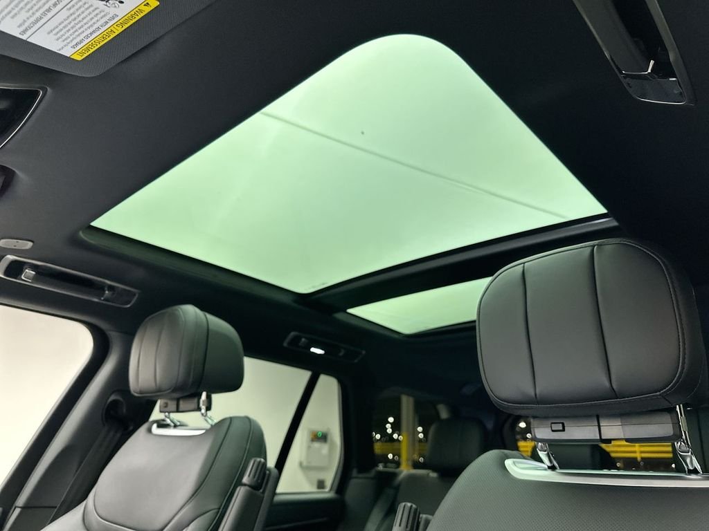 Used 2025  Land Rover SE image 16