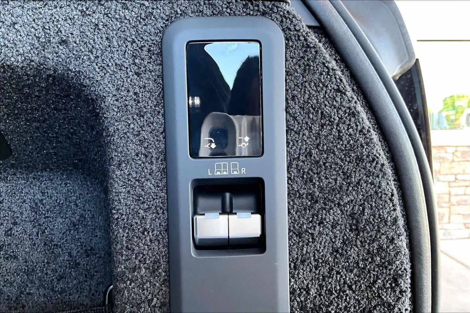 New 2026  Land Rover SE image 20