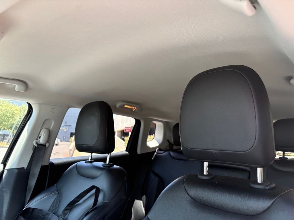 Used 2018 Black Jeep Latitude image 9