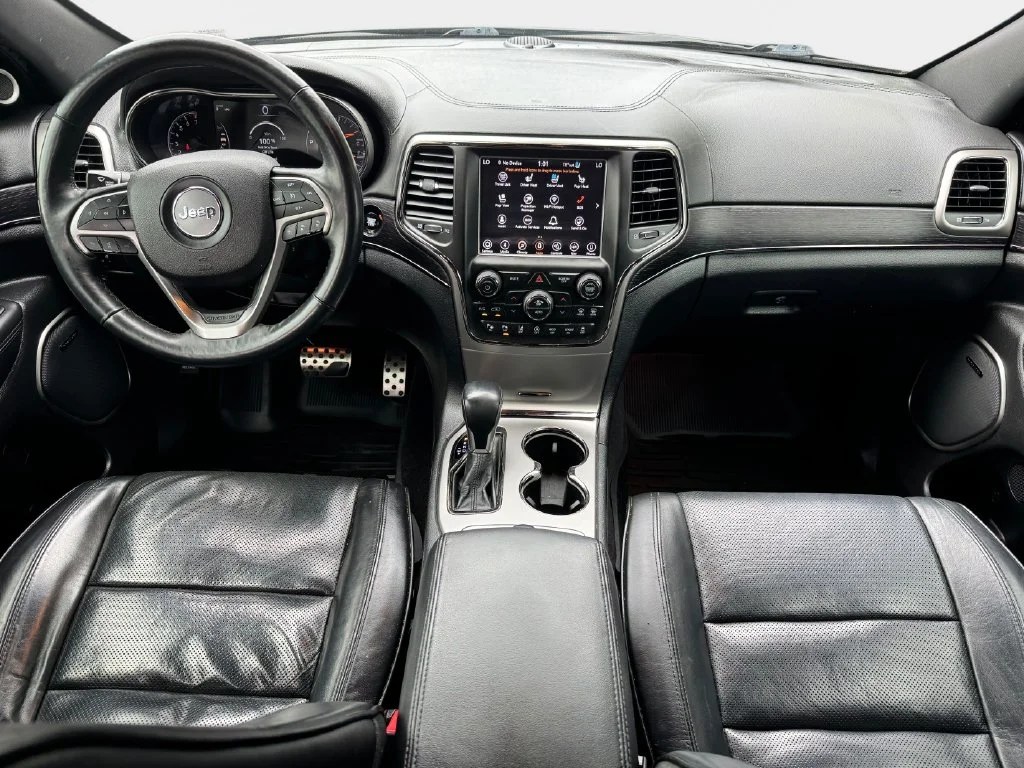 Used 2018 Red Jeep Overland image 10