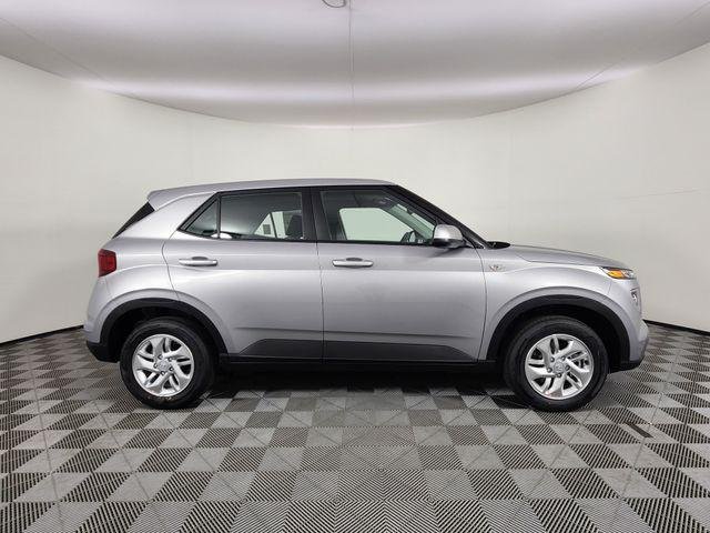 New 2026 Silver Hyundai SE image 6