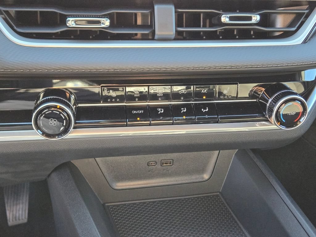 2027 Chevrolet Equinox LT - Photo 13