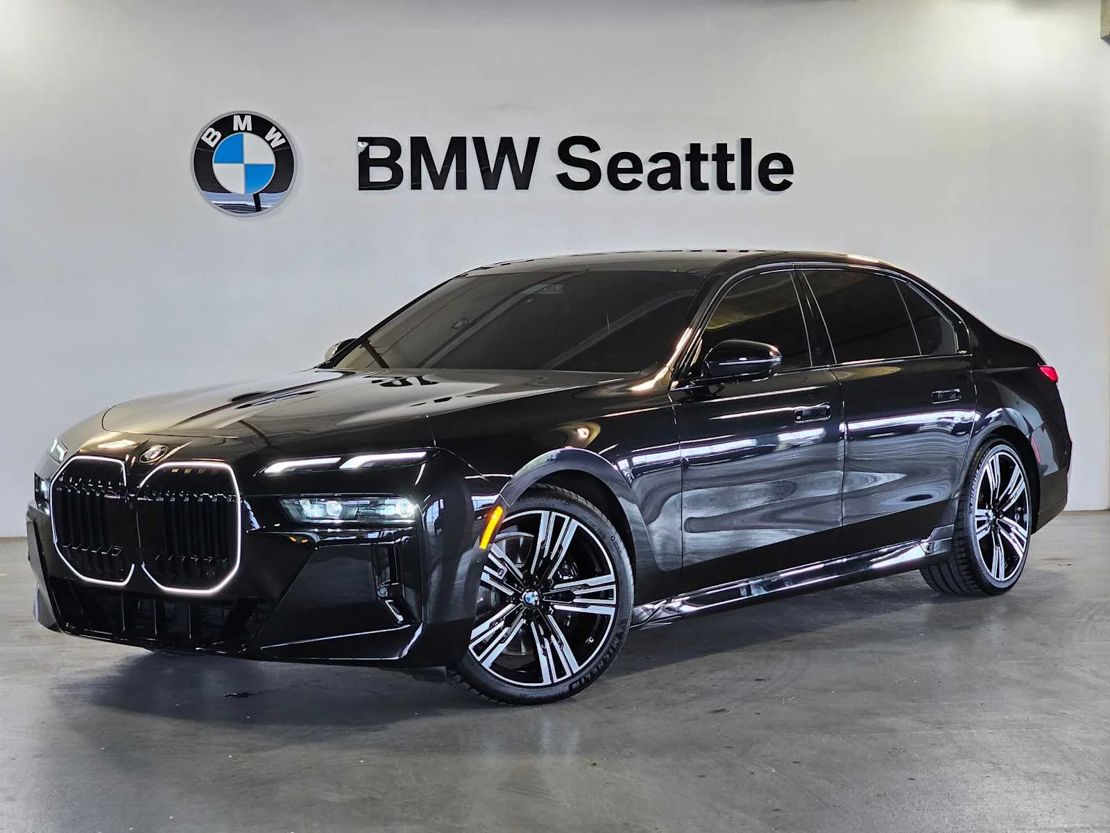 Used 2025 Black Sapphire Metallic BMW 760i xDrive image 1