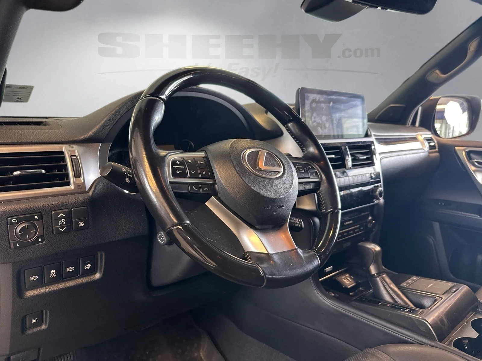 Used 2022  Lexus 460 image 3
