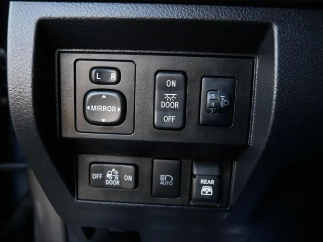 Certified Used 2019 MAGNETIC GRAY MET. Toyota  image 27