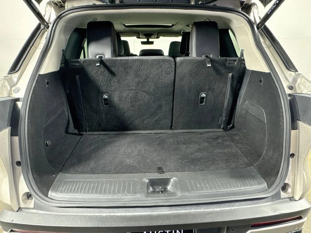 Certified Used 2024 Silver INFINITI LUXE image 35