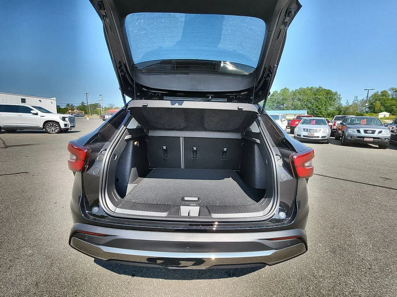 Used 2025 Mosaic Black Metallic Chevrolet ACTIV image 15