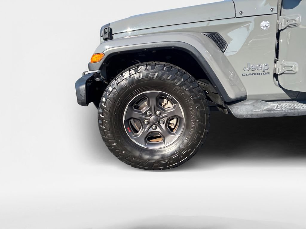 Certified Used 2020 Gray Jeep Overland image 15