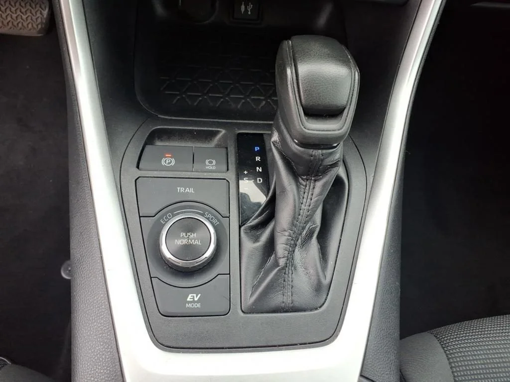 Used 2019 Gray Toyota LE image 8