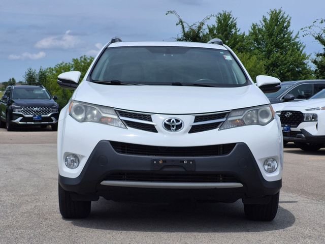 Used 2015 White Toyota XLE image 2
