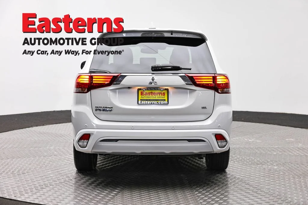 Used 2020 White Mitsubishi SEL image 6