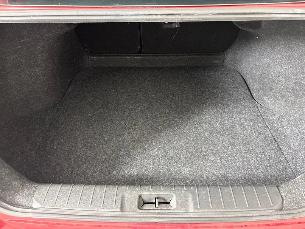Used 2021 Red Nissan SV image 37