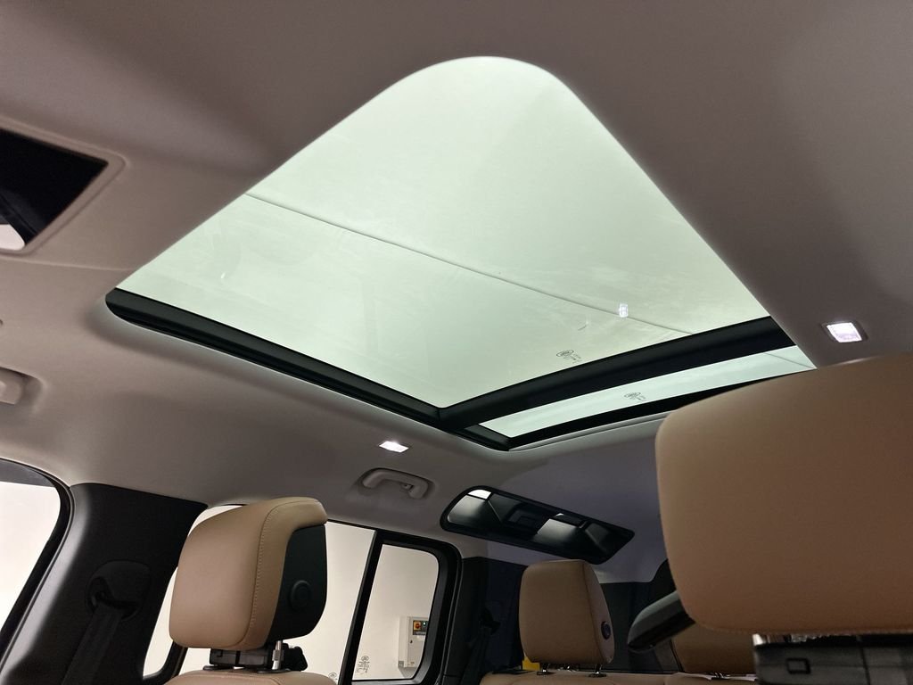 New 2026 Carpathian Grey Prem Met Land Rover X-Dynamic SE image 11