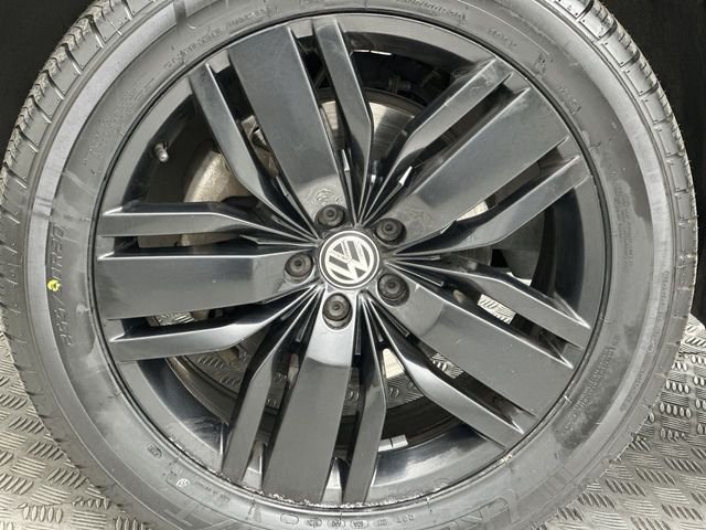 Used 2019 Red Volkswagen SEL Premium image 10