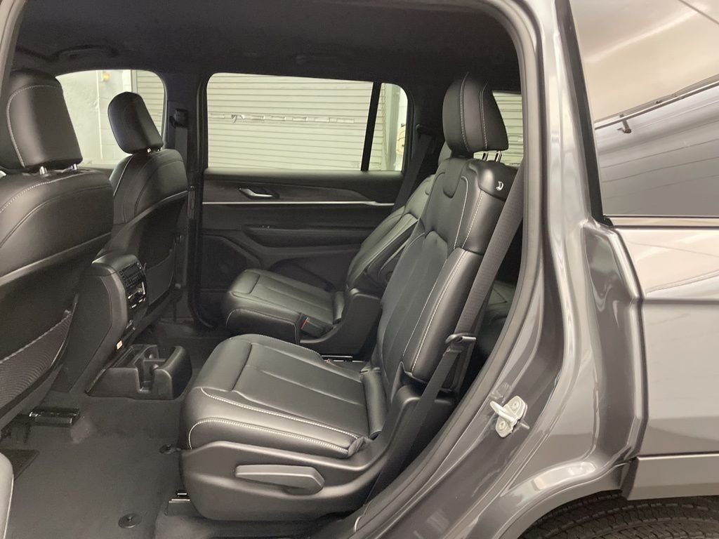 New 2025 Baltic Gray Metallic Clear-Coat Exterior Paint Jeep Limited image 16
