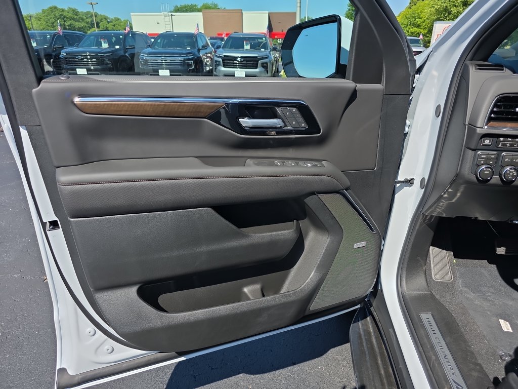 2026 Chevrolet Suburban High Country - Photo 10