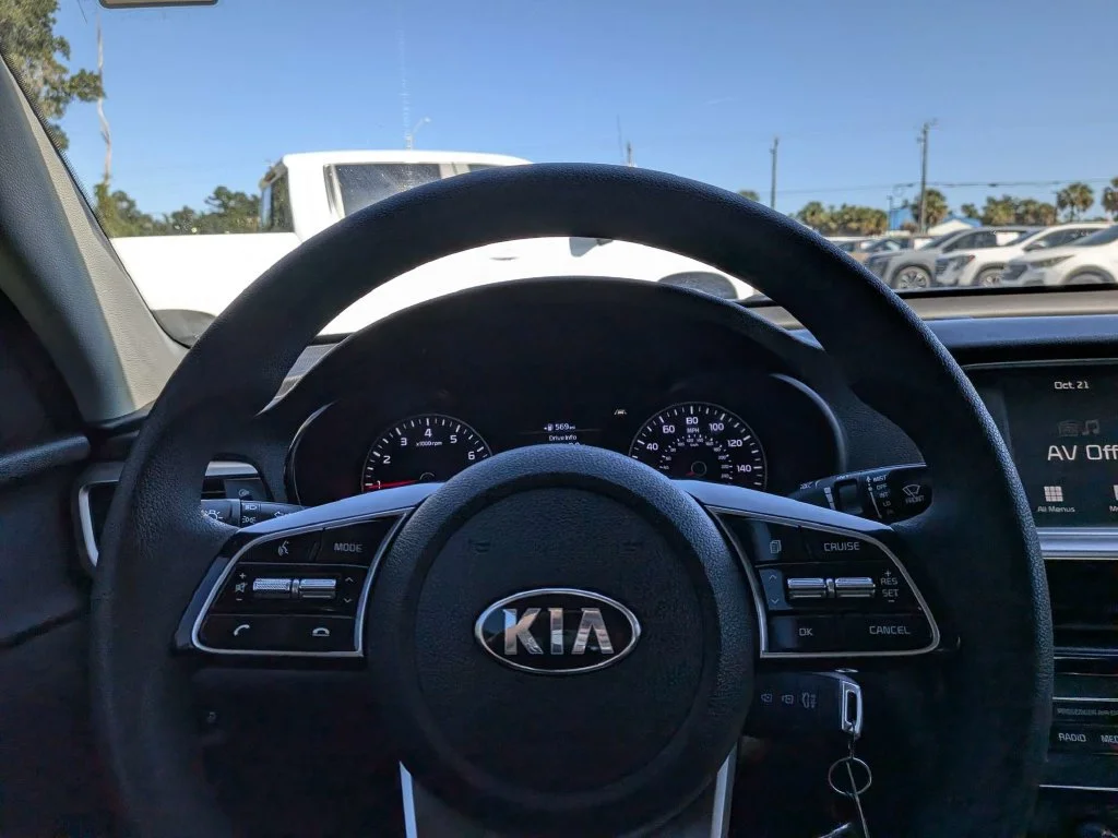 Used 2020 Purple Kia LX image 19