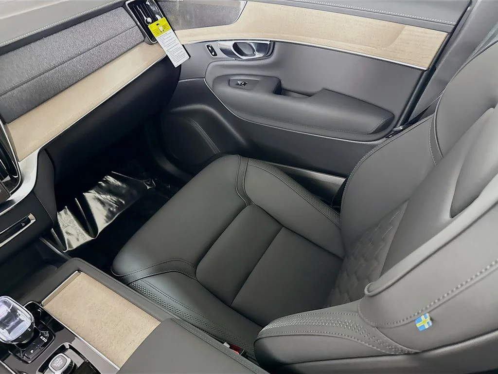 New 2026 Blue Volvo B6 Plus 7-Seater image 24