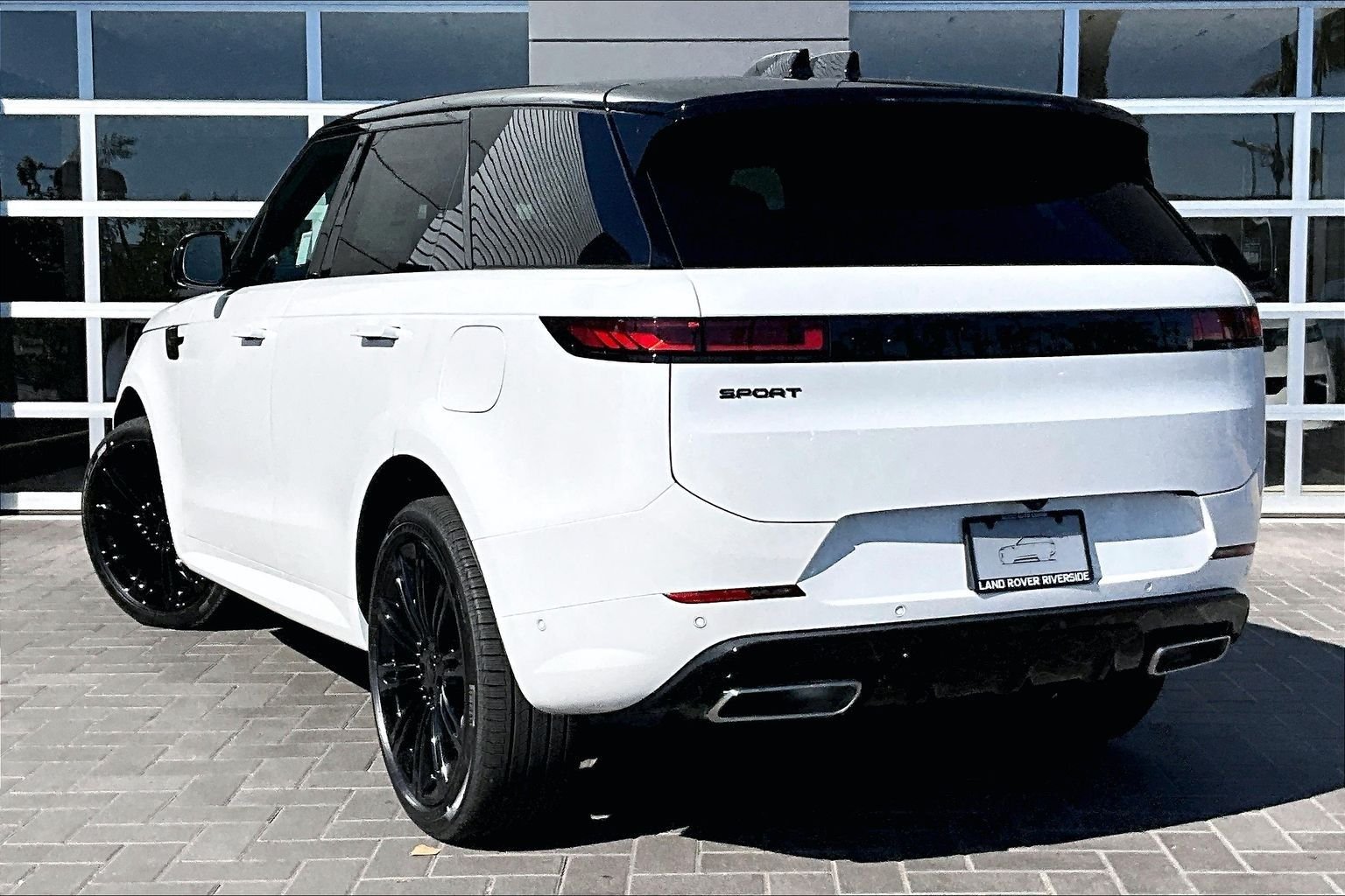 New 2026 Ostuni Pearl White Land Rover Dynamic SE image 3