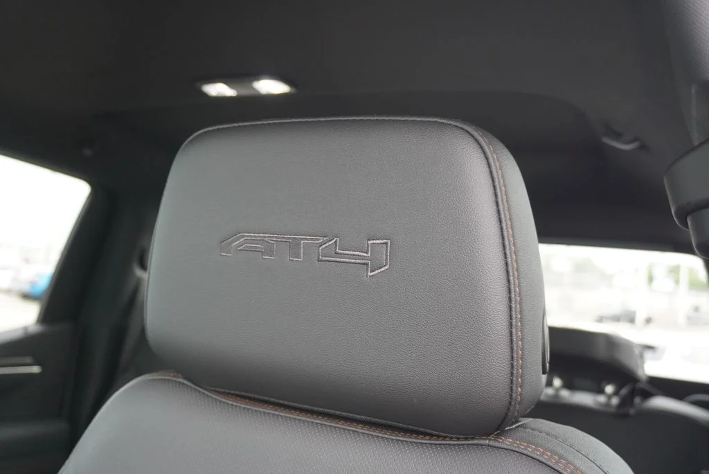 Used 2025 White GMC AT4 image 21