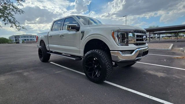 Used 2023 White Ford Lariat image 1