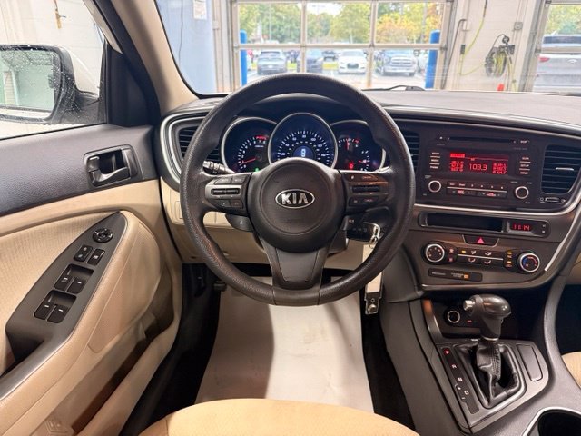 Used 2015 White Kia LX image 18