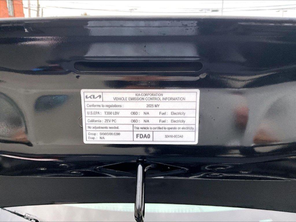 Used 2025 Black Kia Wind image 34