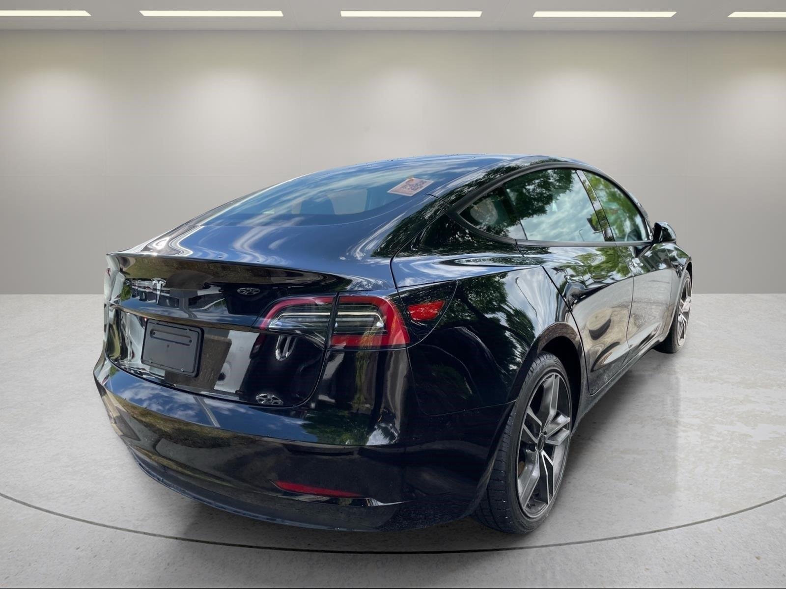 Used 2023  Tesla  image 5