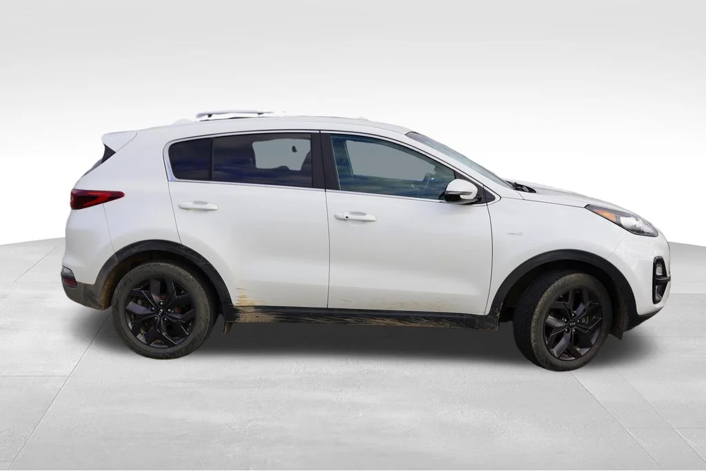 Used 2022 Snow White Pearl Kia LX image 2
