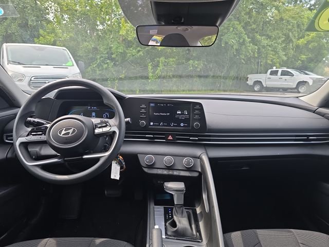 Used 2025 Gray Hyundai SE image 15