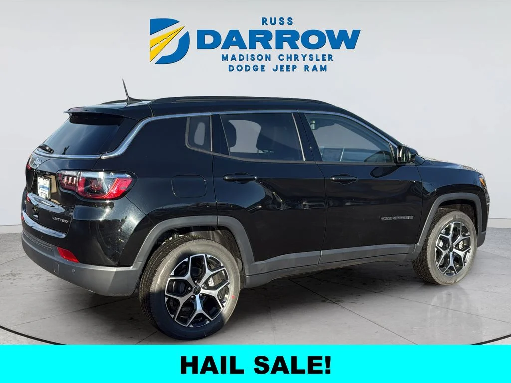 New 2026 Diamond Black Crystal Pearl-Coat Exterior Paint Jeep Limited image 5