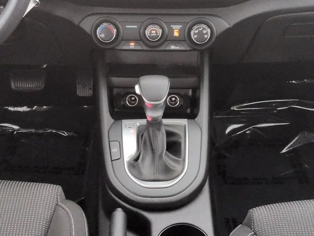 Used 2021 White Kia LXS image 18