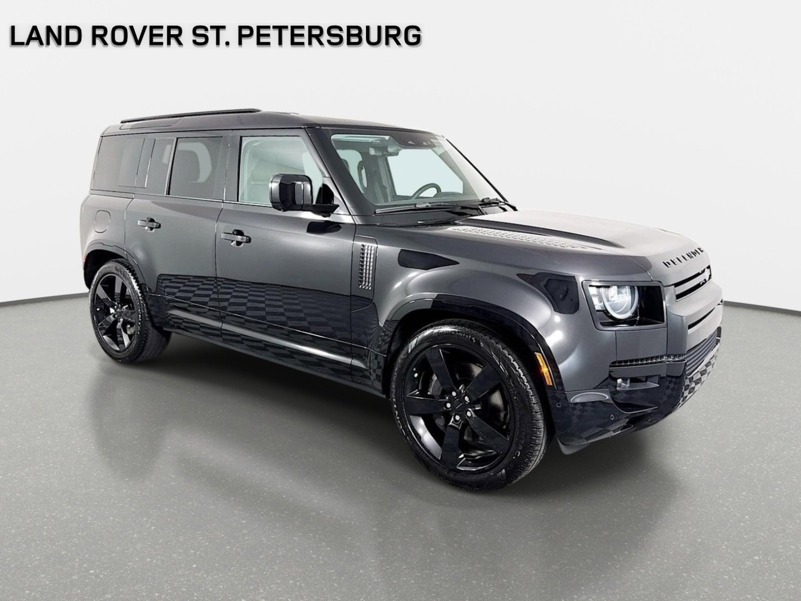 Used 2026 Santorini Black Land Rover X-Dynamic SE image 3