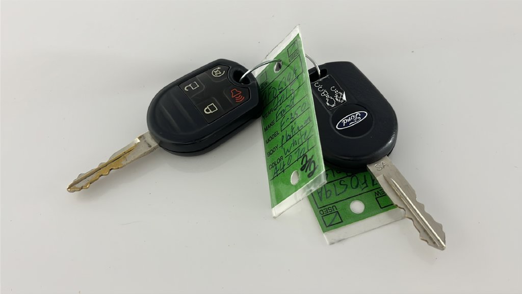 Used 2015 White Platinum Clearcoat Metallic Ford Platinum image 52
