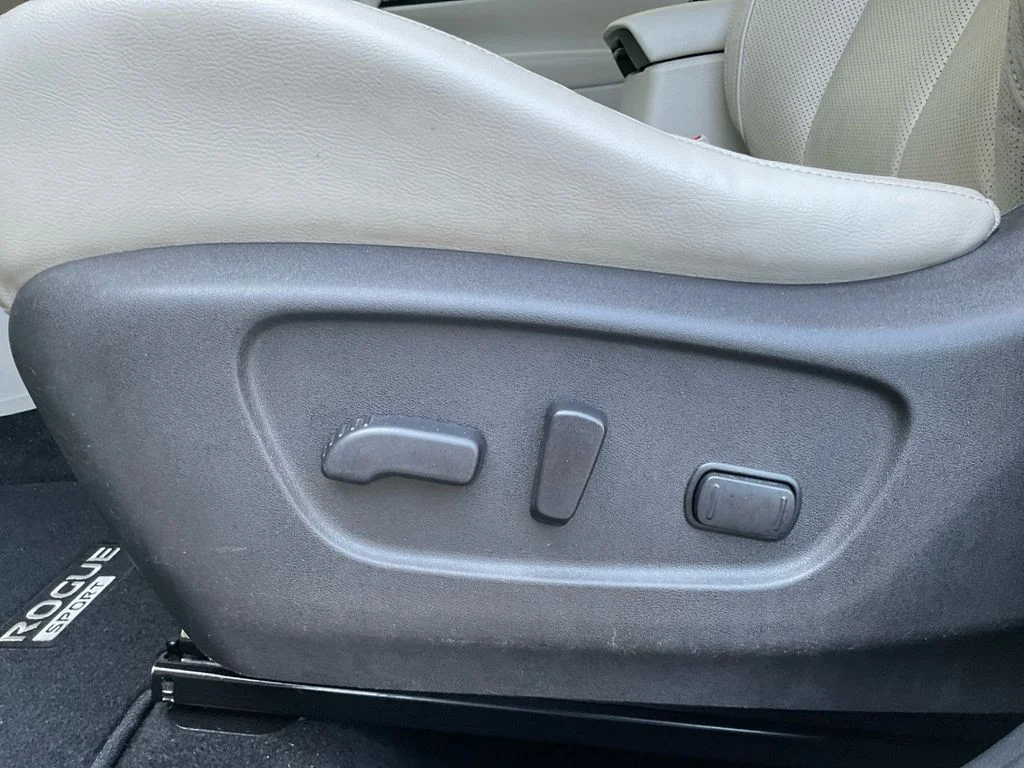 Used 2017 White Nissan SL image 34
